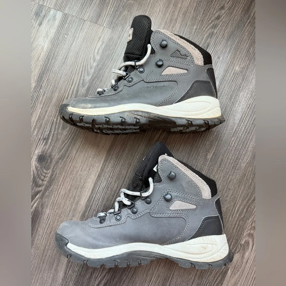 Columbia Gray Hiking Boots 6.5 women